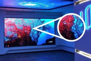 Small pitch LED display with seamless splicing features